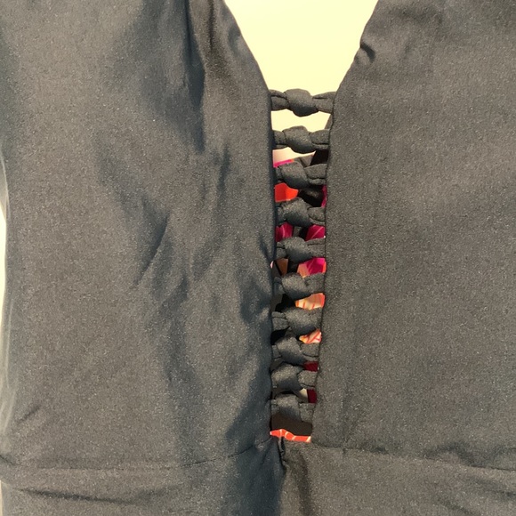 La Blanca In full bloom reversible plunge one piece ,  size 12 - Picture 12 of 12